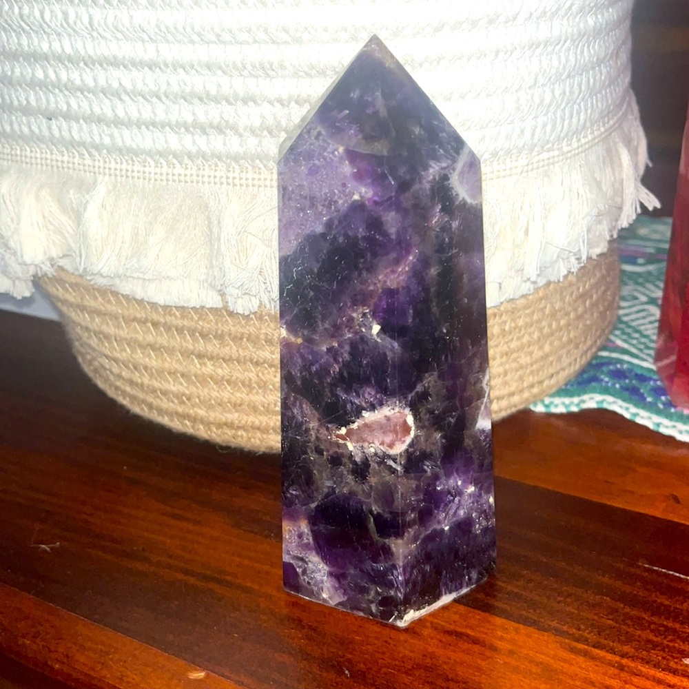 XL Natural Dream Amethyst "Calming/Protective" Quartz Obelisk Point ~ 990g ~ NWT - Picture 2 of 5